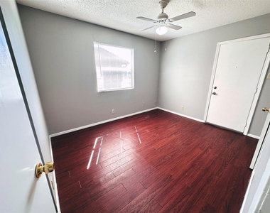 9808 Roxanna Dr - Photo Thumbnail 17