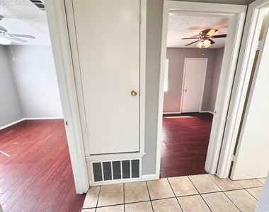 9808 Roxanna Dr - Photo Thumbnail 16