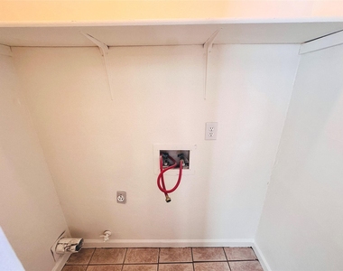 9808 Roxanna Dr - Photo Thumbnail 14