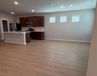 136 Hartson Dr - Photo Thumbnail 6