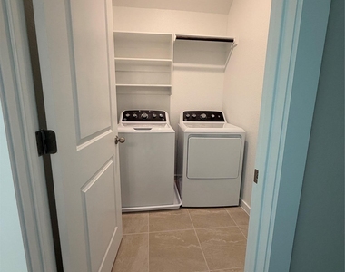 136 Hartson Dr - Photo Thumbnail 14