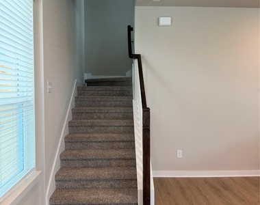 136 Hartson Dr - Photo Thumbnail 9
