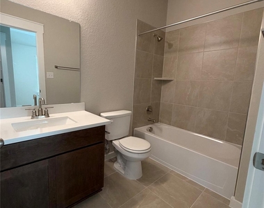 136 Hartson Dr - Photo Thumbnail 13