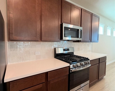 136 Hartson Dr - Photo Thumbnail 2