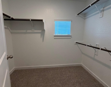 136 Hartson Dr - Photo Thumbnail 19
