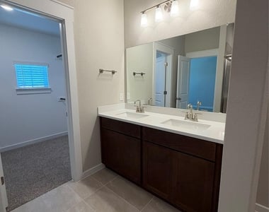 136 Hartson Dr - Photo Thumbnail 16