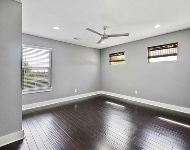 7302 Bennett Ave - Photo Thumbnail 15