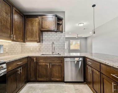 7302 Bennett Ave - Photo Thumbnail 5