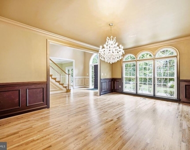 5818 Bradley Boulevard - Photo Thumbnail 8