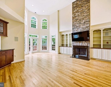 5818 Bradley Boulevard - Photo Thumbnail 9