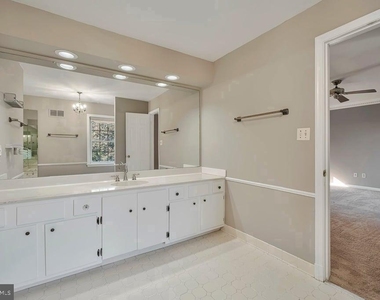 10917 Wickshire Way W - Photo Thumbnail 20