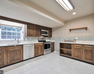 10917 Wickshire Way W - Photo Thumbnail 13