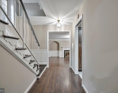 10917 Wickshire Way W - Photo Thumbnail 3