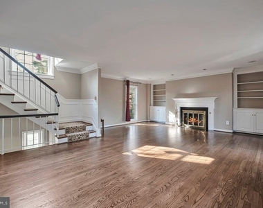 10917 Wickshire Way W - Photo Thumbnail 6