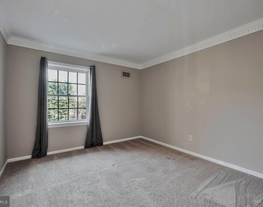10917 Wickshire Way W - Photo Thumbnail 22