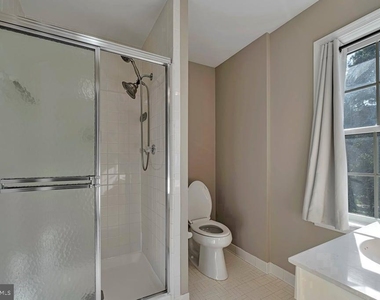10917 Wickshire Way W - Photo Thumbnail 24