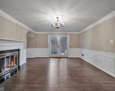 10917 Wickshire Way W - Photo Thumbnail 7