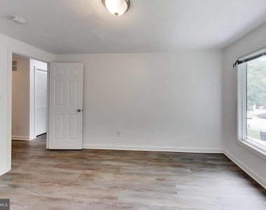 9391 Chadburn Place - Photo Thumbnail 15