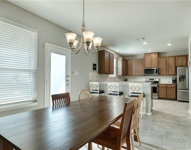 220 Danablu Dr - Photo Thumbnail 4