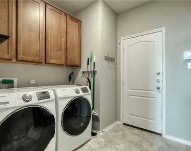 220 Danablu Dr - Photo Thumbnail 8