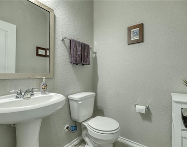 220 Danablu Dr - Photo Thumbnail 9