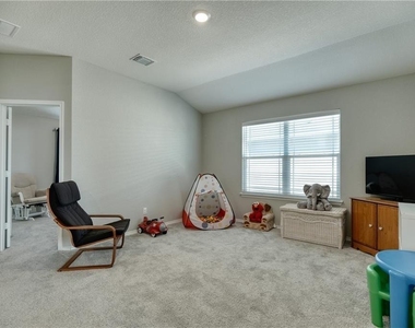 220 Danablu Dr - Photo Thumbnail 11