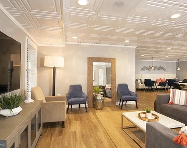 1699 Yale Place - Photo Thumbnail 19