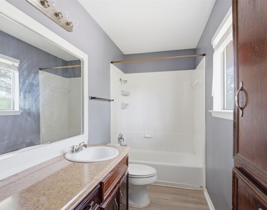 105 Norwood Dr - Photo Thumbnail 12