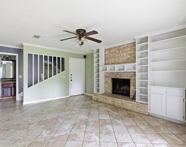 105 Norwood Dr - Photo Thumbnail 2