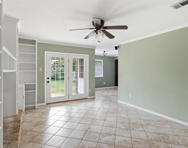 105 Norwood Dr - Photo Thumbnail 4