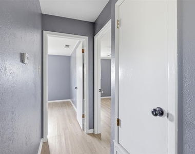 105 Norwood Dr - Photo Thumbnail 15