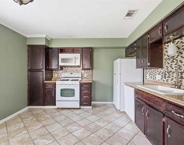 105 Norwood Dr - Photo Thumbnail 5