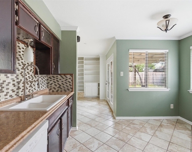 105 Norwood Dr - Photo Thumbnail 6