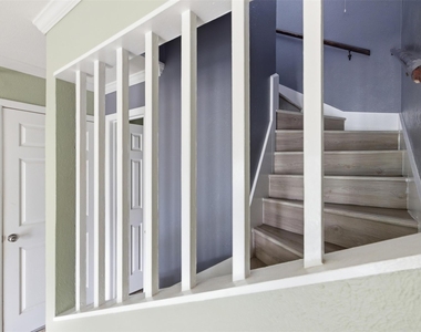 105 Norwood Dr - Photo Thumbnail 9