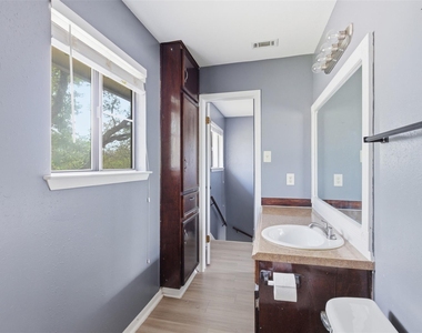 105 Norwood Dr - Photo Thumbnail 13