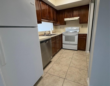 107 E Morrow St - Photo Thumbnail 5