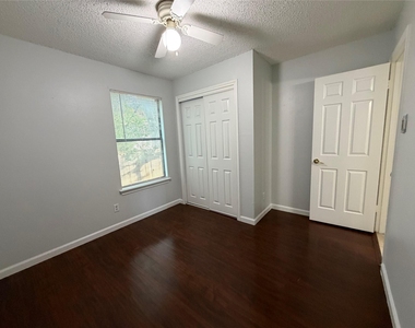107 E Morrow St - Photo Thumbnail 8
