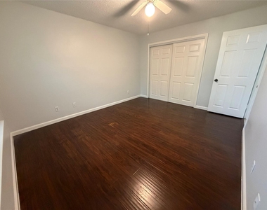 107 E Morrow St - Photo Thumbnail 7