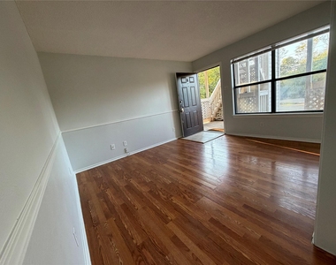 107 E Morrow St - Photo Thumbnail 2