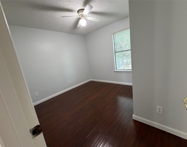 107 E Morrow St - Photo Thumbnail 9