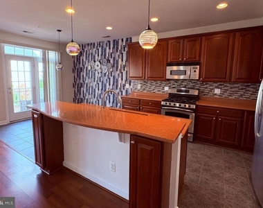 635 Whetstone Glen Street - Photo Thumbnail 7