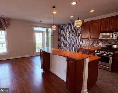 635 Whetstone Glen Street - Photo Thumbnail 9