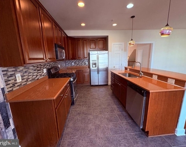 635 Whetstone Glen Street - Photo Thumbnail 6