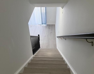 3556 Woodlake Drive - Photo Thumbnail 7