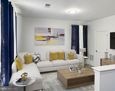 3556 Woodlake Drive - Photo Thumbnail 2