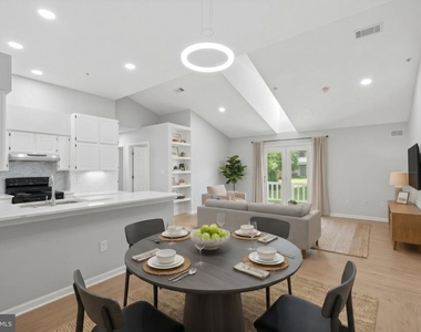 12216 Eagles Nest Court - Photo Thumbnail 4