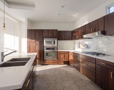 1500 Summit St - Photo Thumbnail 6