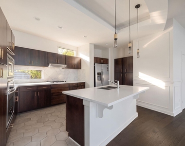 1500 Summit St - Photo Thumbnail 5
