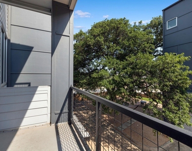 1500 Summit St - Photo Thumbnail 10