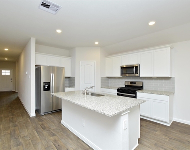 1305 Camden Ln - Photo Thumbnail 10